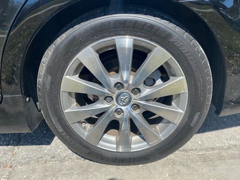 Used 2012 Toyota Avalon Limited image 13