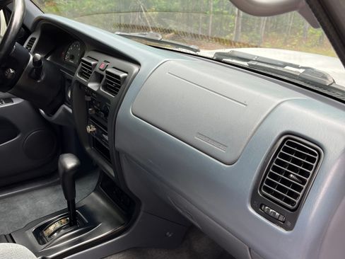 Used 2000 Toyota 4Runner SR5 RWD image 6