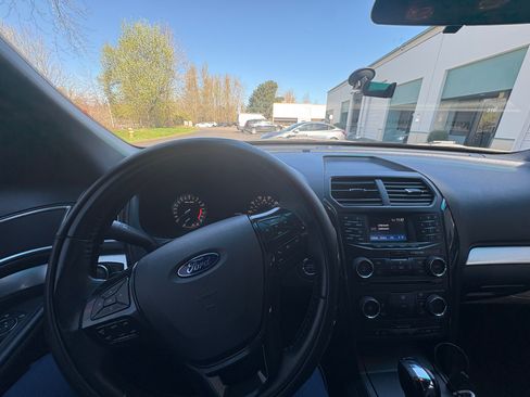 Used 2017 Ford Explorer XLT w/ Class II Trailer Tow Package image 9