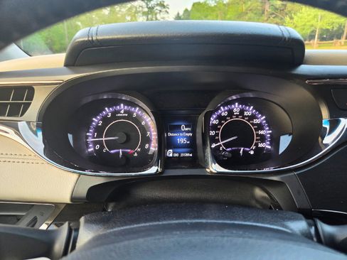 Used 2013 Toyota Avalon XLE image 6