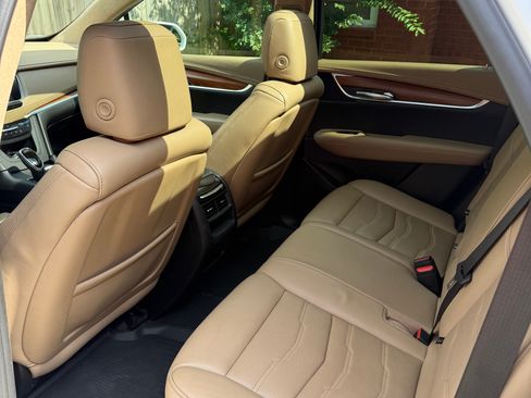 Used 2019 Cadillac XT5 Platinum image 8