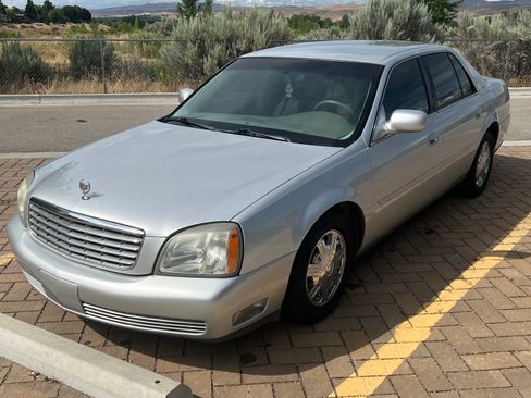 Used 2003 Cadillac De Ville w/ Comfort & Convenience Package FWD image 1