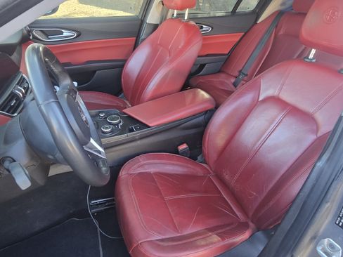 Used 2018 Alfa Romeo Giulia image 14