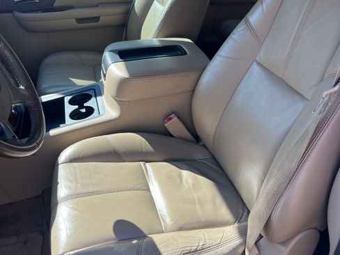 Used 2009 Chevrolet Suburban LT image 9