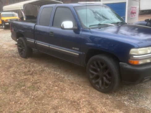 Used 2000 Chevrolet Silverado 1500 LT image 1