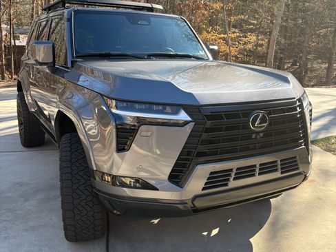 Used 2025 Lexus GX 550 image 9