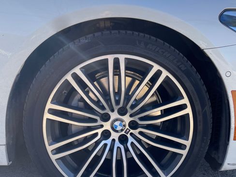 Used 2018 BMW 530i RWD image 13