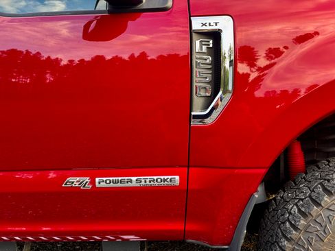 Used 2017 Ford F250 XLT w/ XLT Premium Package AWD/4WD image 5