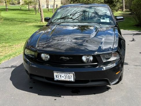 Used 2012 Ford Mustang GT Premium w/ Electronics Pkg RWD image 4