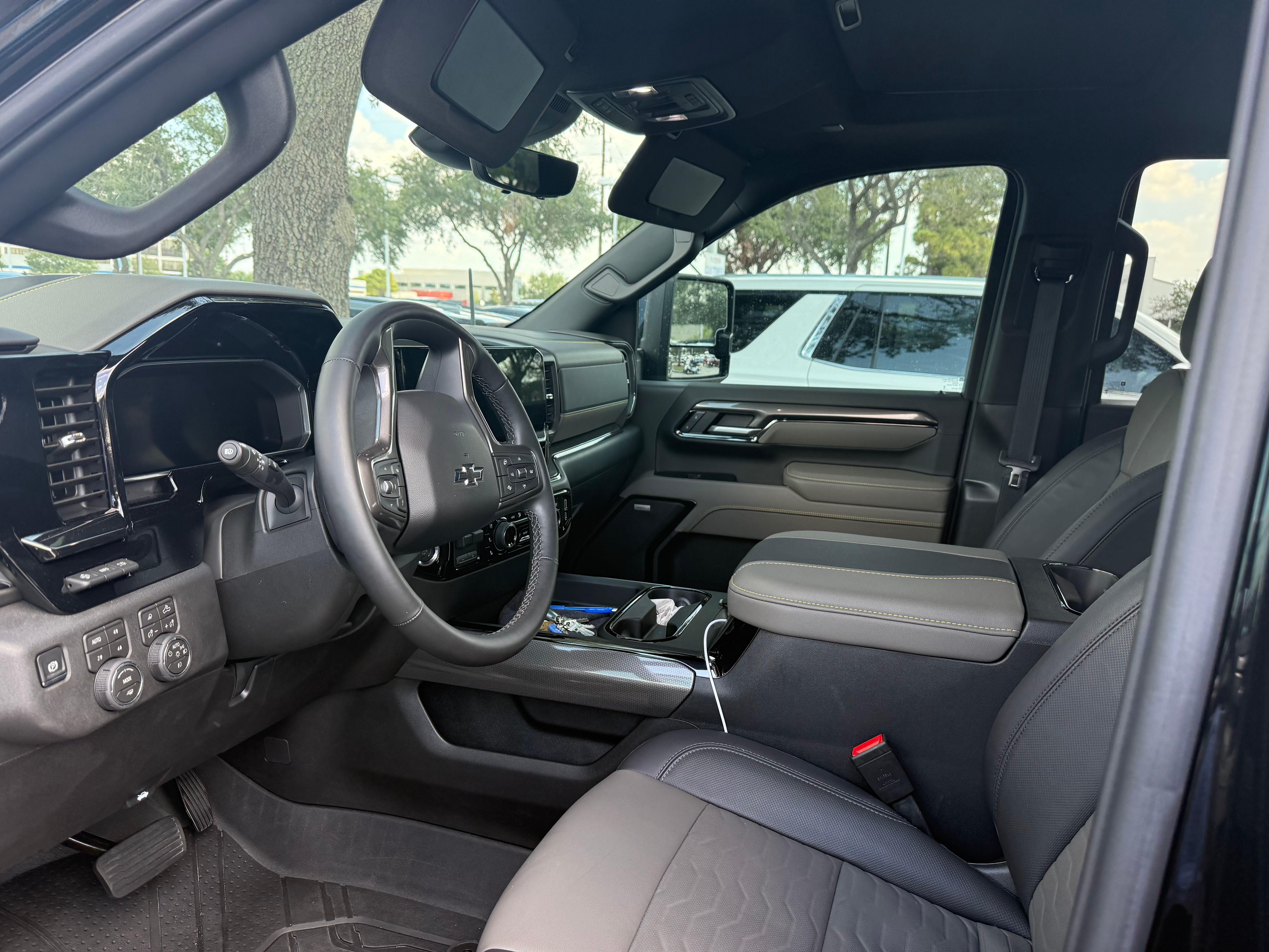 Used 2026 Chevrolet Silverado 2500 ZR2 AWD/4WD image 11