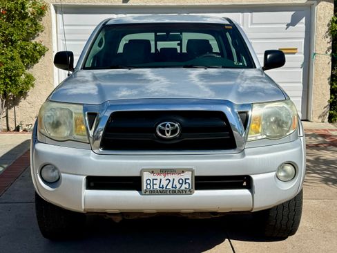 Used 2006 Toyota Tacoma PreRunner image 2