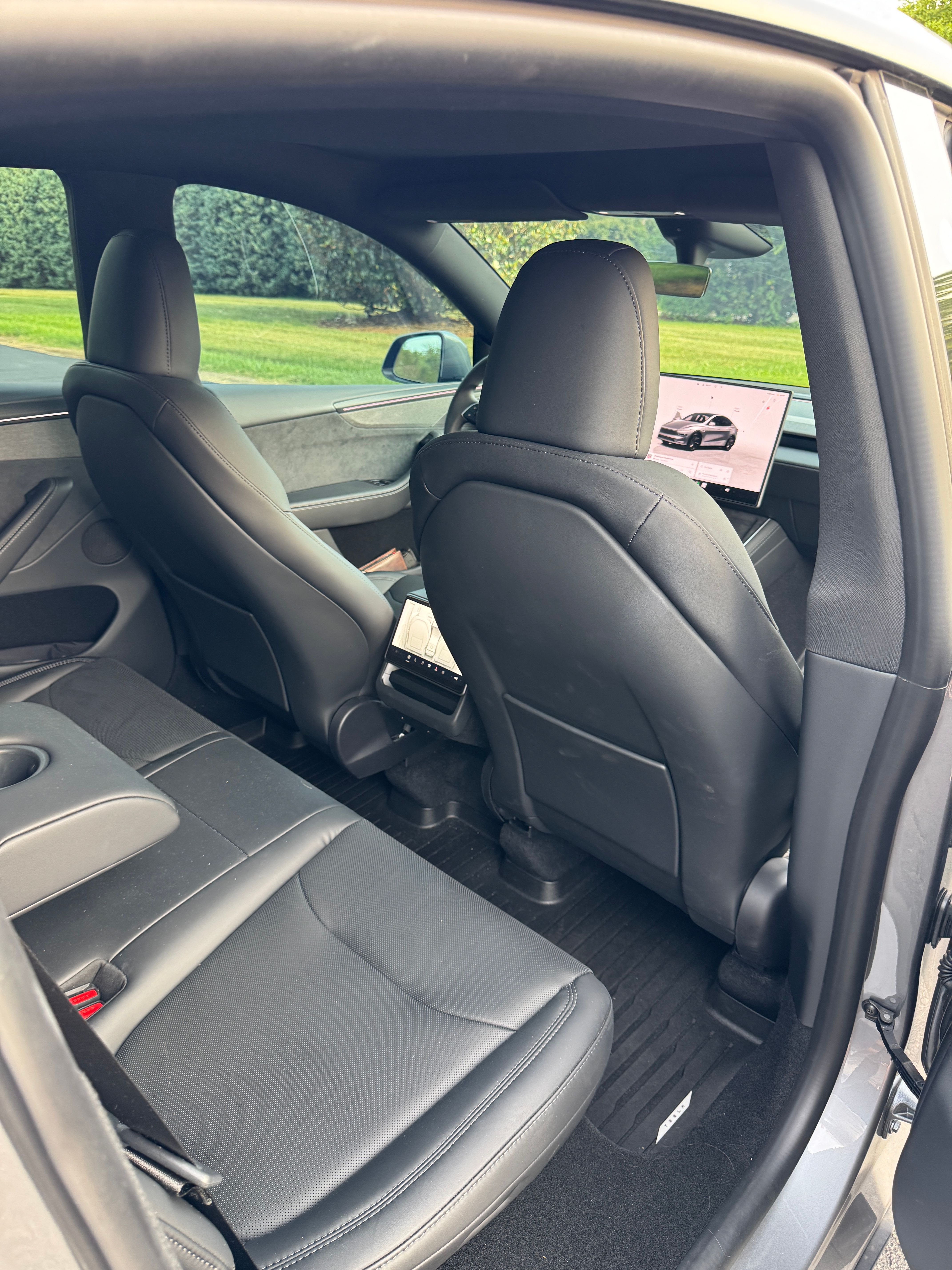 Used 2026 Tesla Model Y AWD image 9