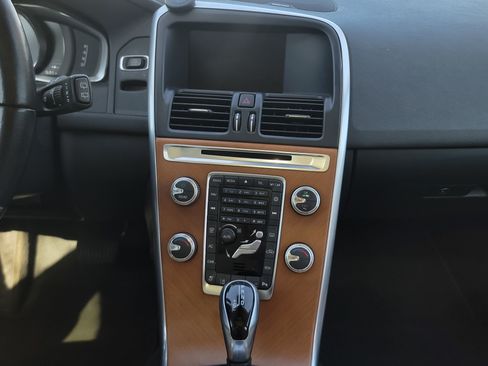 Used 2017 Volvo XC60 T5 Inscription w/ Advanced Package image 11