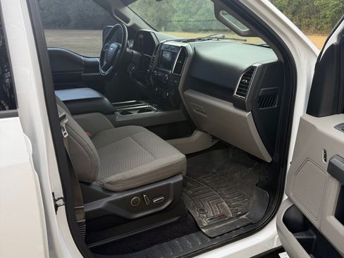 Used 2017 Ford F150 XLT w/ Equipment Group 302A Luxury AWD/4WD image 6