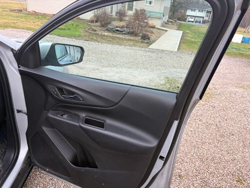 Used 2019 Chevrolet Equinox LT w/ Driver Convenience Package image 19