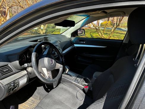 Used 2011 Subaru Outback 2.5i Premium image 8