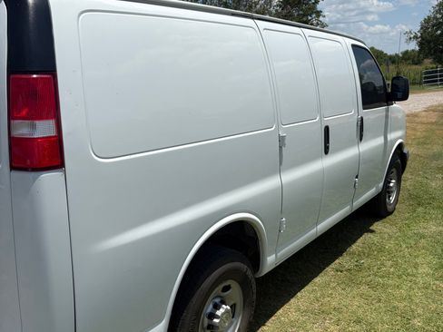 Used 2020 Chevrolet Express 2500 w/ Driver Convenience Package RWD image 2