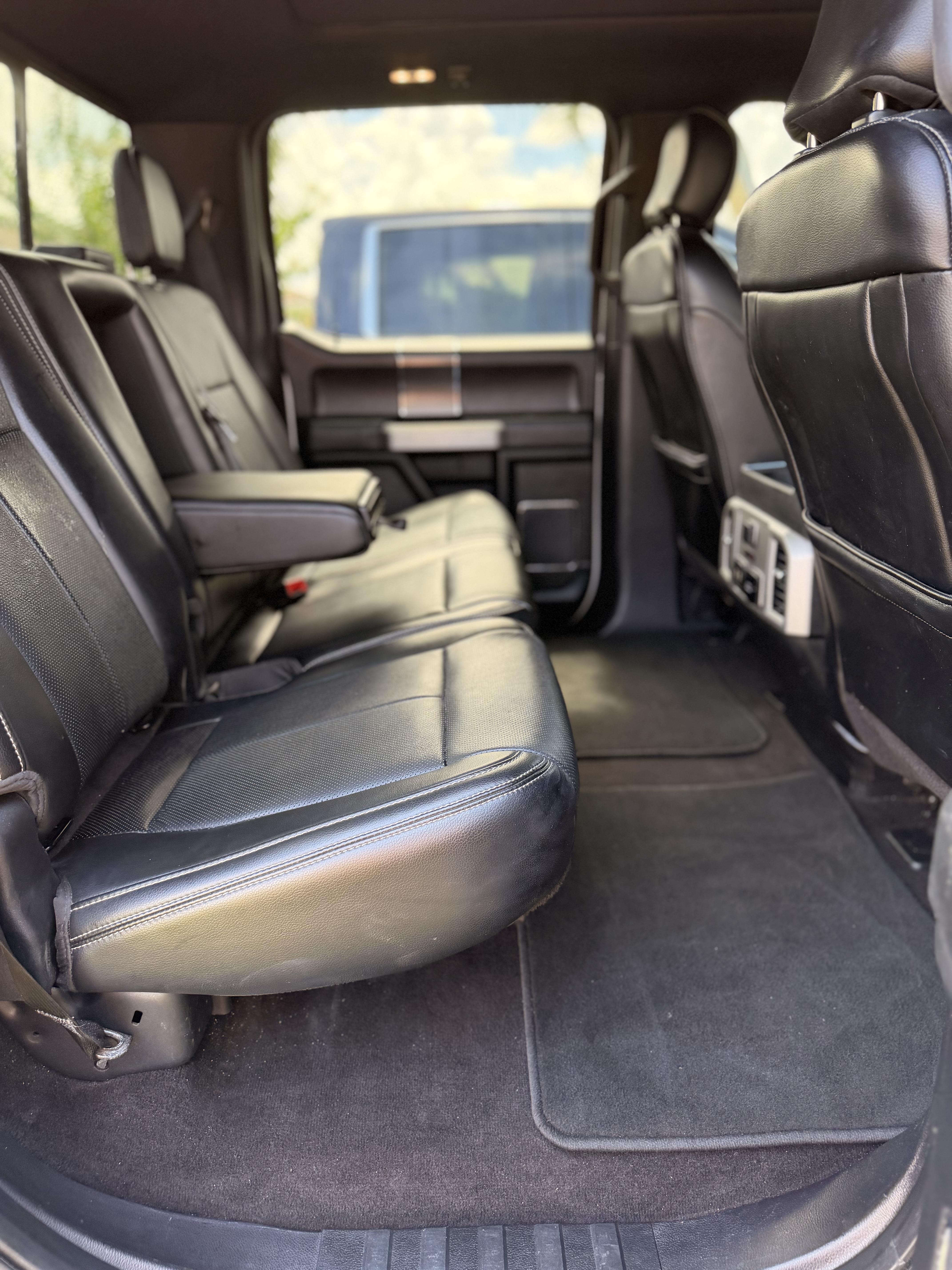 Used 2018 Ford F150 Lariat w/ Equipment Group 502A Luxury AWD/4WD image 12