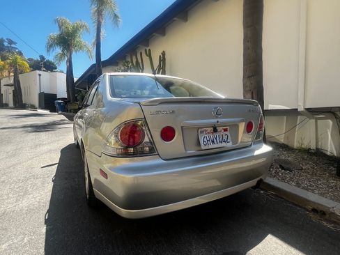 Used 2004 Lexus IS 300 RWD image 1