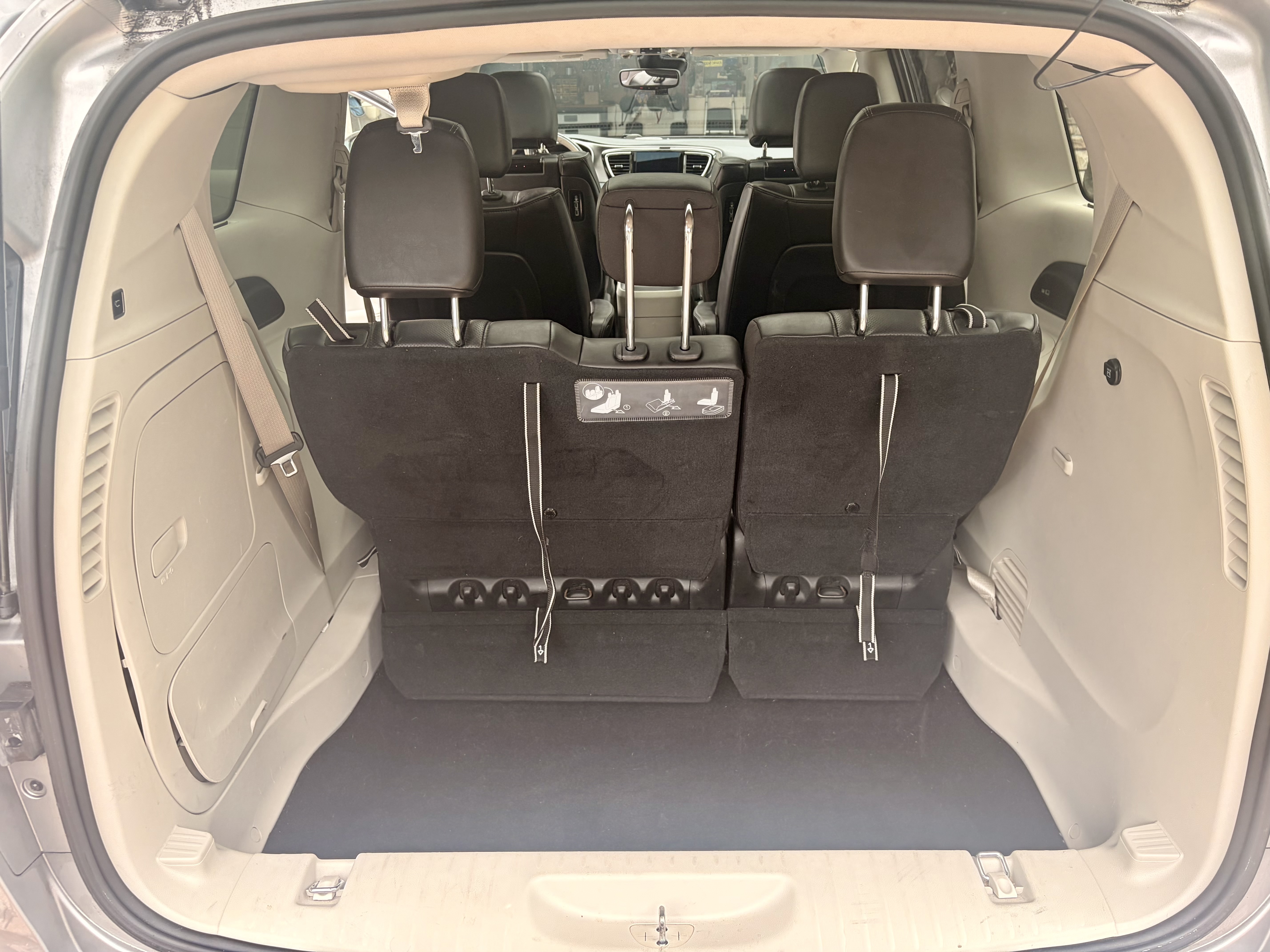 Used 2018 Chrysler Pacifica Limited w/ Advanced Safetytec Group FWD image 6