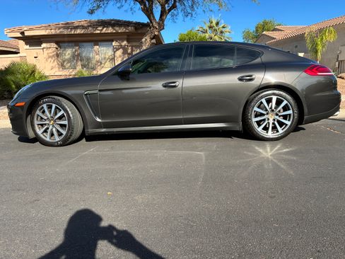 Used 2015 Porsche Panamera image 9