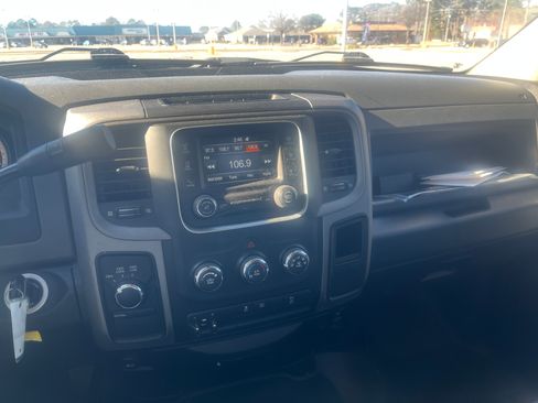 Used 2017 RAM 2500 Tradesman w/ Chrome Appearance Group image 4