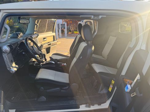 Used 2010 Toyota FJ Cruiser 4WD image 8