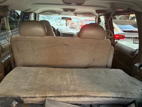 Used 2004 Chevrolet Astro Passenger AWD w/ LS Preferred Equipment Group image 11