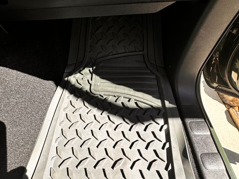 Used 2022 Nissan Frontier SV image 14