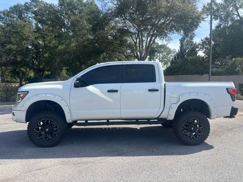 Used 2021 Nissan Titan PRO-4X w/ Pro-4x Convenience Package AWD/4WD image 14