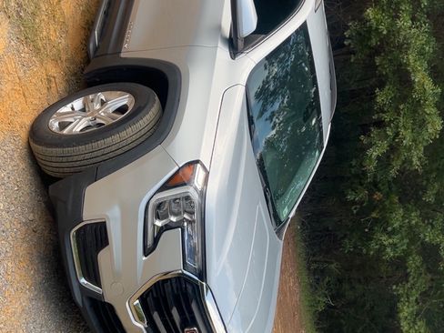 Used 2022 GMC Terrain SLE w/ Driver Convenience Package image 5