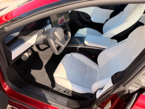 Used 2023 Tesla Model S Standard Range image 2