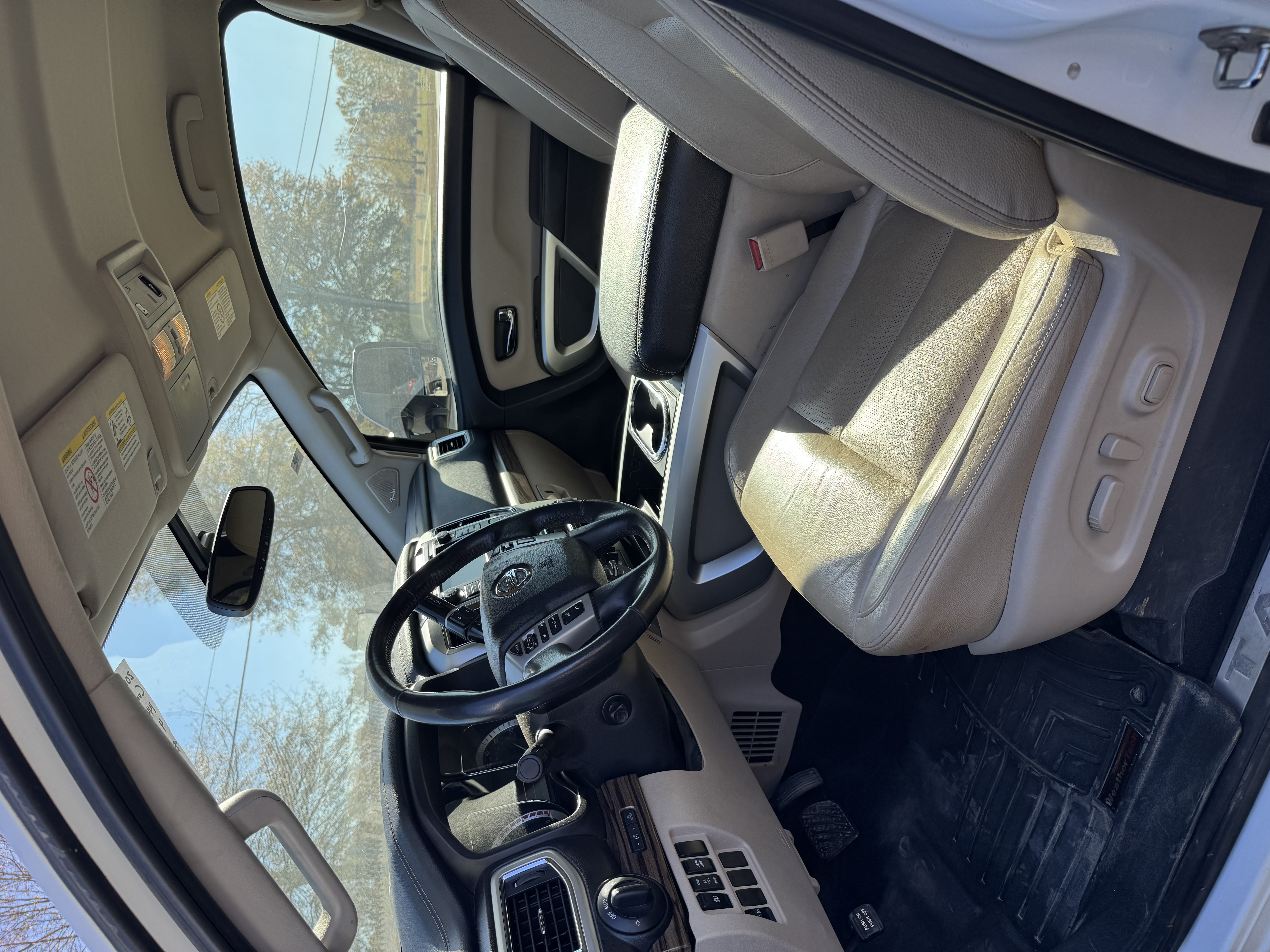 Used 2019 Nissan Titan SL w/ Chrome Package AWD/4WD image 10