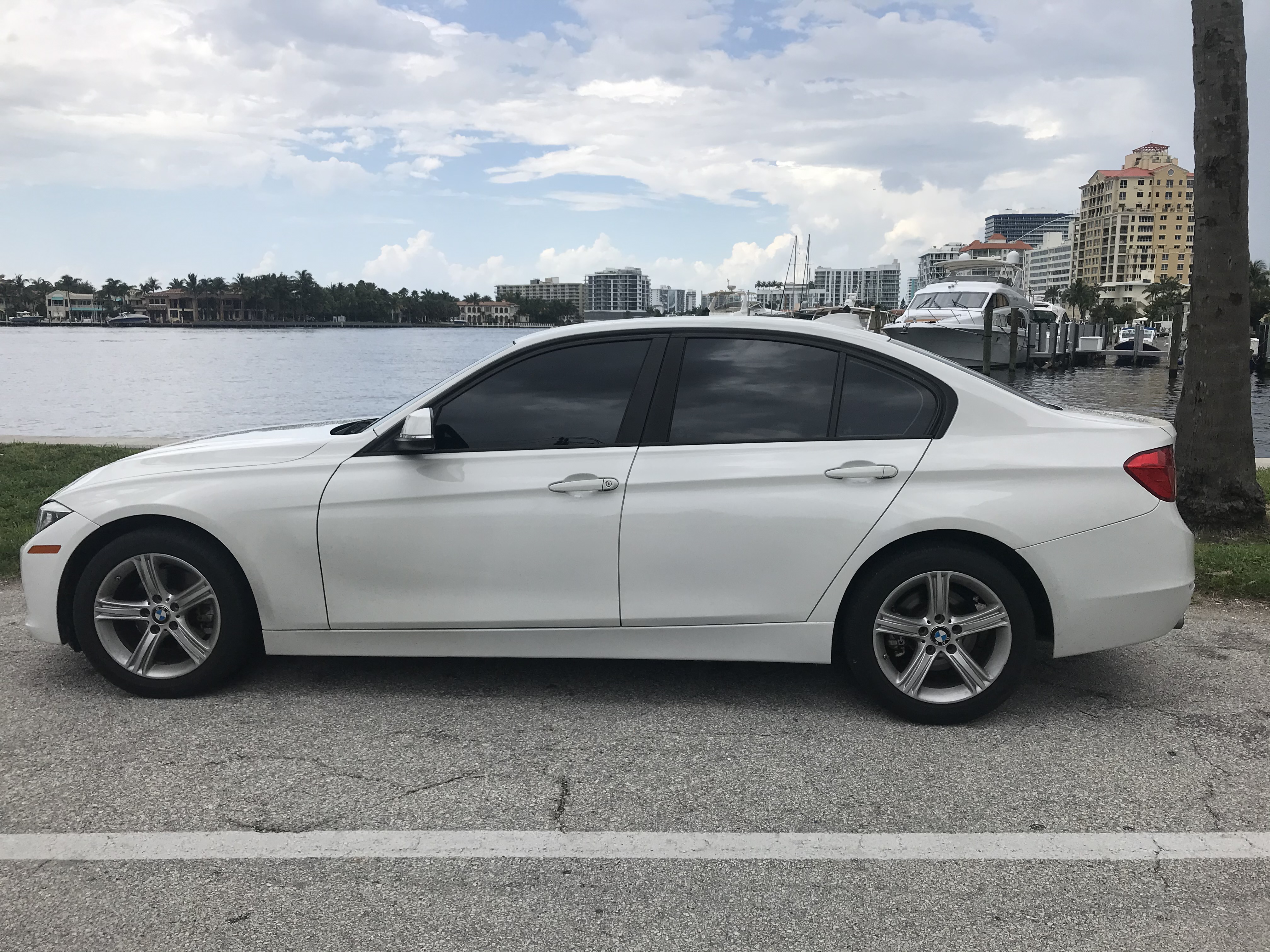 Used 2015 BMW 320i Sedan RWD image 4