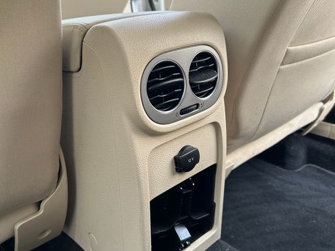 Used 2009 Volkswagen Tiguan SE image 30