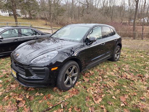 Used 2024 Porsche Macan image 2