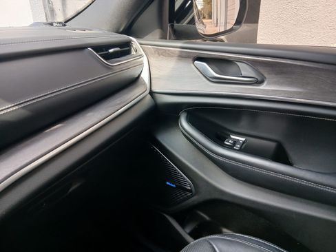 Used 2021 Jeep Grand Cherokee L Overland image 12