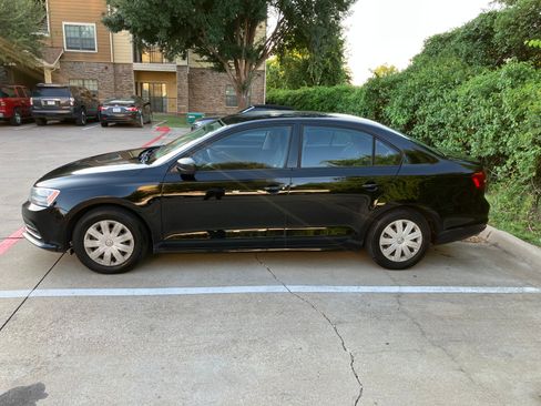 Used 2015 Volkswagen Jetta S image 2