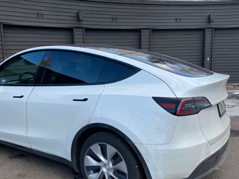 Used 2022 Tesla Model Y Long Range image 1