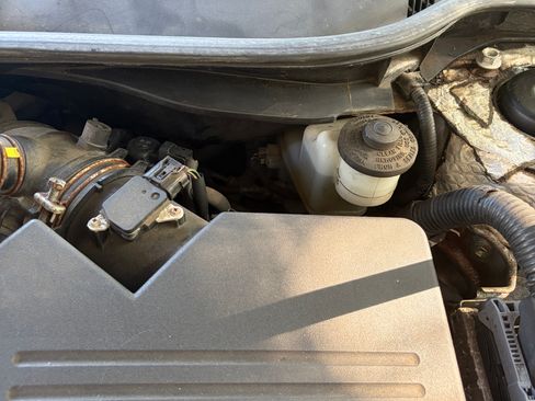 Used 2010 Toyota Camry LE FWD image 13