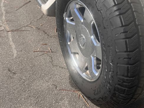 Used 2005 Cadillac Escalade AWD image 5