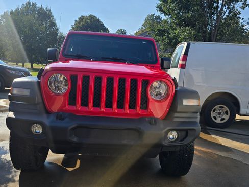 Used 2019 Jeep Wrangler Sport image 11