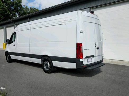 Used 2024 Mercedes-Benz Sprinter 2500 image 5