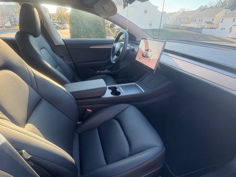 Used 2023 Tesla Model 3 Standard Range image 9