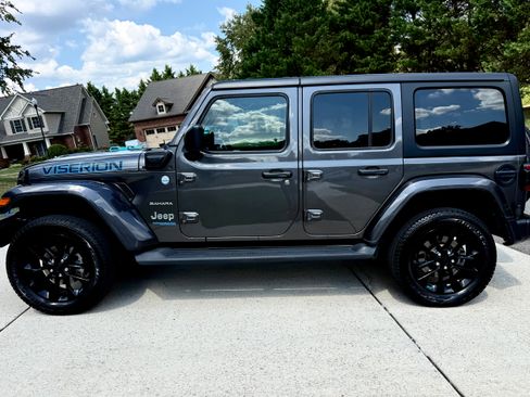 Used 2022 Jeep Wrangler Unlimited Sahara w/ Cold Weather Group AWD/4WD image 1