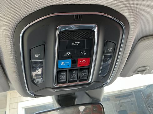 Used 2023 Jeep Grand Cherokee Limited AWD/4WD image 20