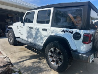 Used 2018 Jeep Wrangler Unlimited Sahara AWD/4WD image 2