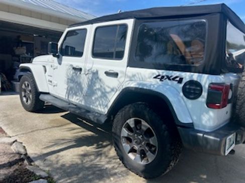 Used 2018 Jeep Wrangler Unlimited Sahara AWD/4WD image 2