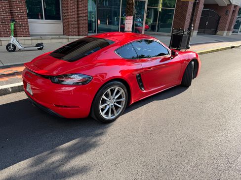 Used 2018 Porsche 718 Cayman RWD image 13