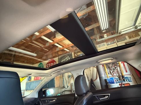 Used 2022 Ford Edge SEL w/ Convenience Package image 9